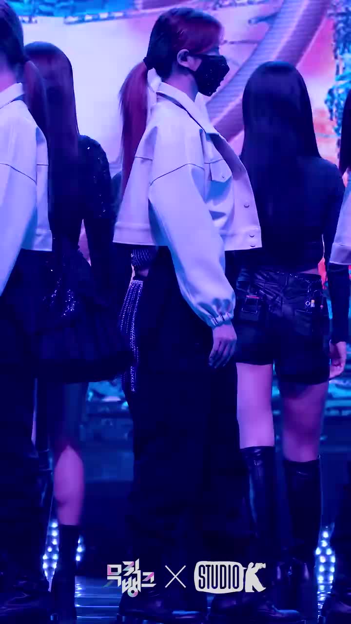 [K-Fancam] 에버글로우 미아 직캠 'Pirate' (EVERGLOW MIA Fancam) l @MusicBank 211210