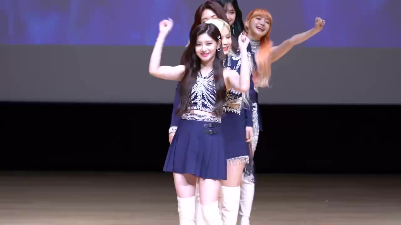 200208 에버글로우(Everglow) 'DUN DUN' 4K 직캠(fancam) @fansign 로운홀