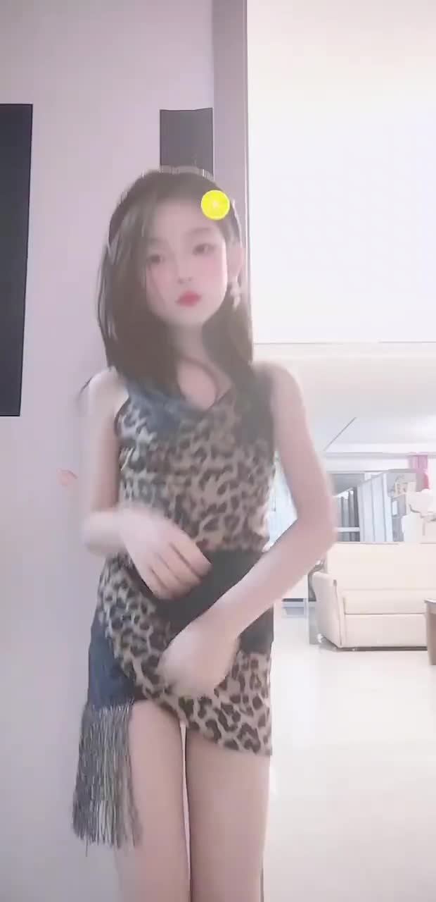 一甜相机扭腰舞640