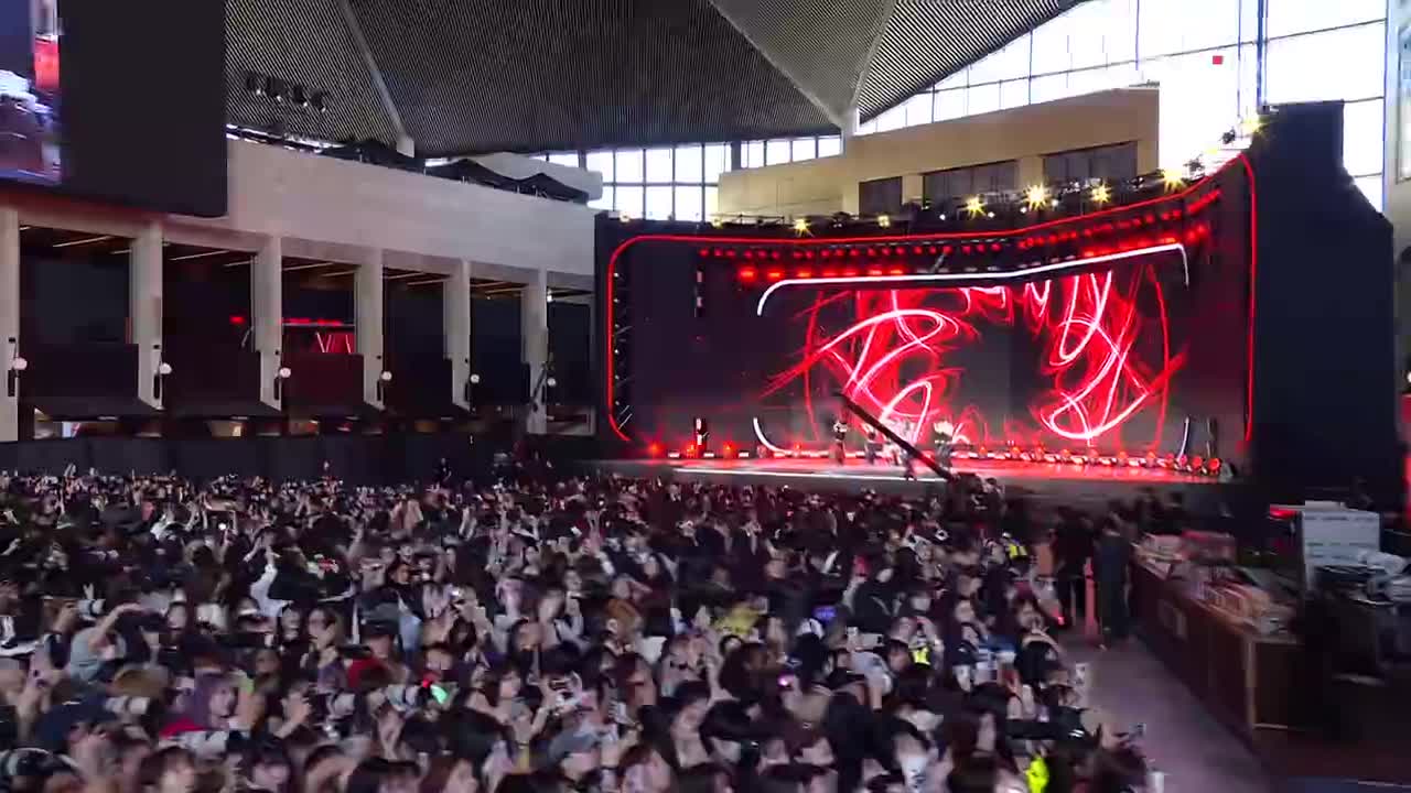 260426 人歌 Who is she