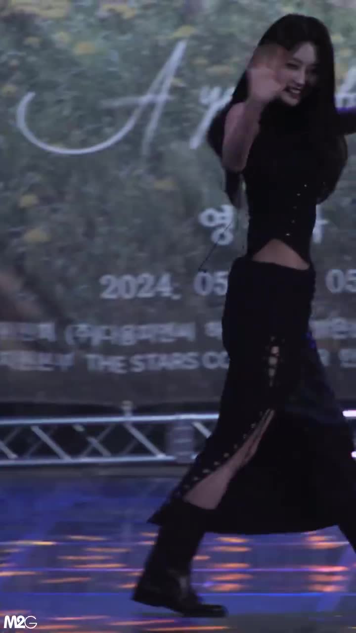 이런 ( 라디다 LA DI DA ) 한림대학교 축제 직캠 EVERGLOW YIREN Fancam 240522