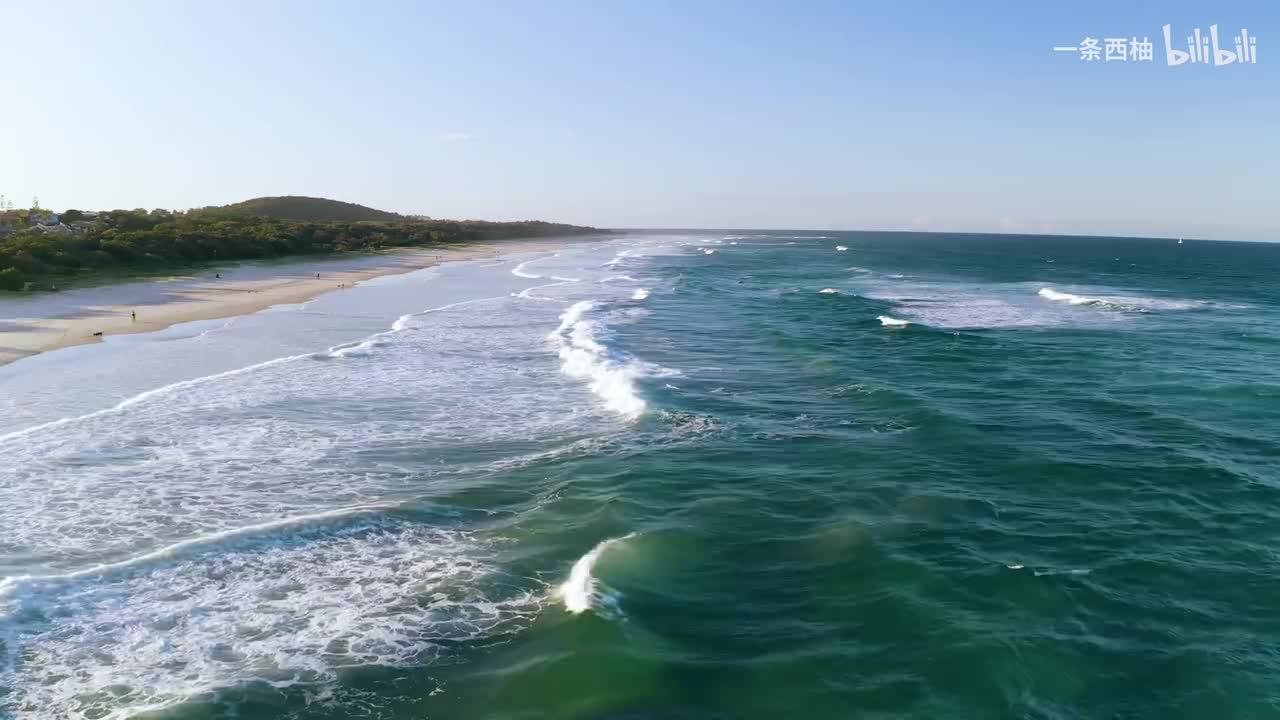 航拍绝美海滩边 (2)