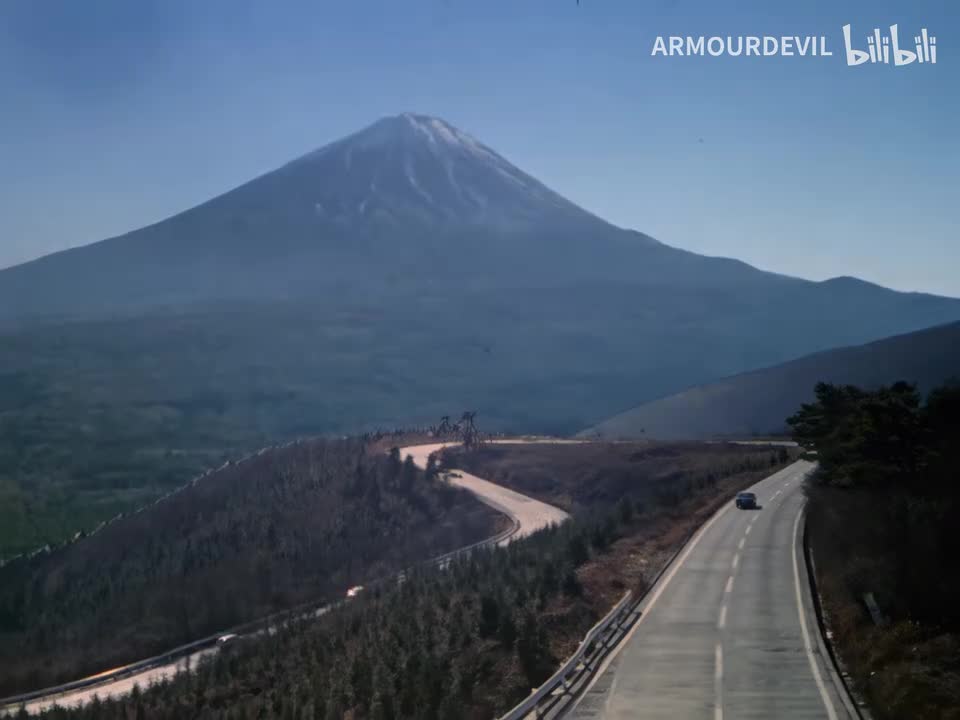 42.伫立在富士山的怪兽