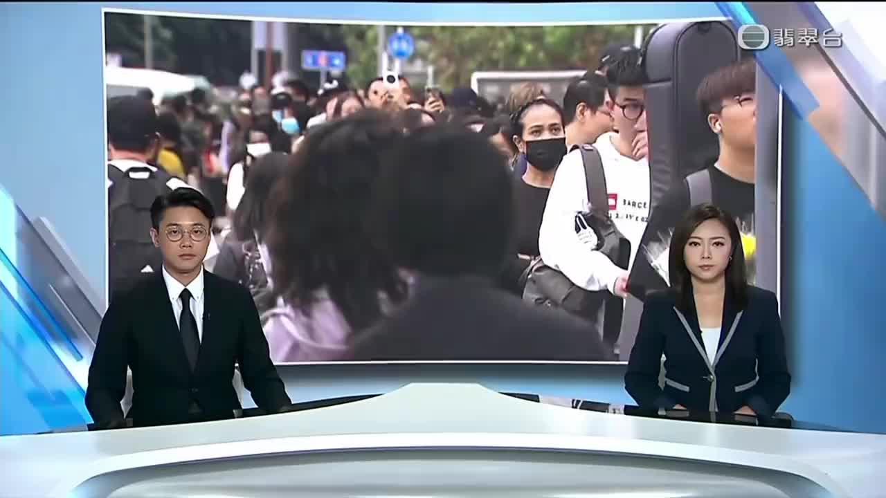 TVB六点半新闻:继续有市民去到大埔宏福苑悼念死难者(二)