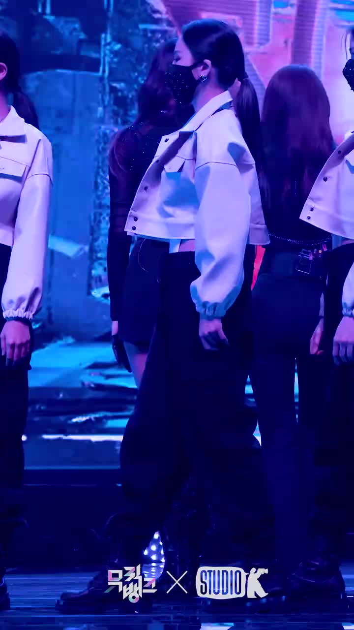 [K-Fancam] 에버글로우 아샤 직캠 'Pirate' (EVERGLOW AISHA Fancam) l @MusicBank 211210