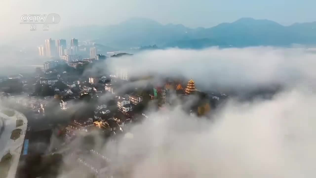 《人文名镇》25 重庆磁器口：毛血旺竟是从这座古镇诞生的 早年用豆汤熬煮猪杂与血旺 麻辣够味、分量实在 是地道的码头烟火味【CCTV纪录】_1080p