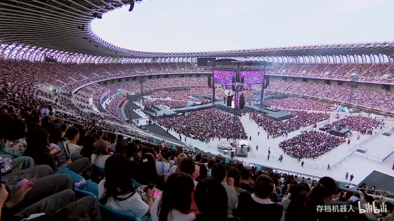 【AAA】KiiiKiii - INTRO + I DO ME - 251206