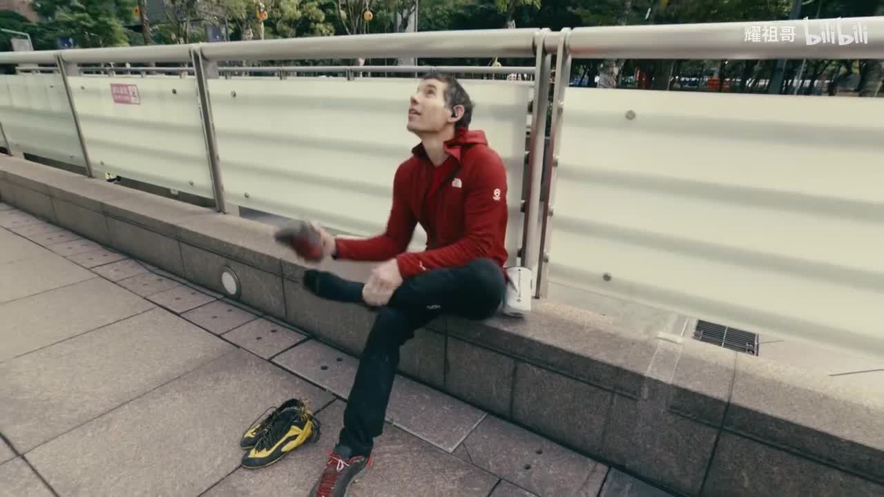 【4K原画】 原声 无字幕未删减 攀岩大神亚历克斯·霍诺德成功登顶中国台北101大楼,无保护自由独攀,中国台北101大楼高508米！耗时仅1小时35分！