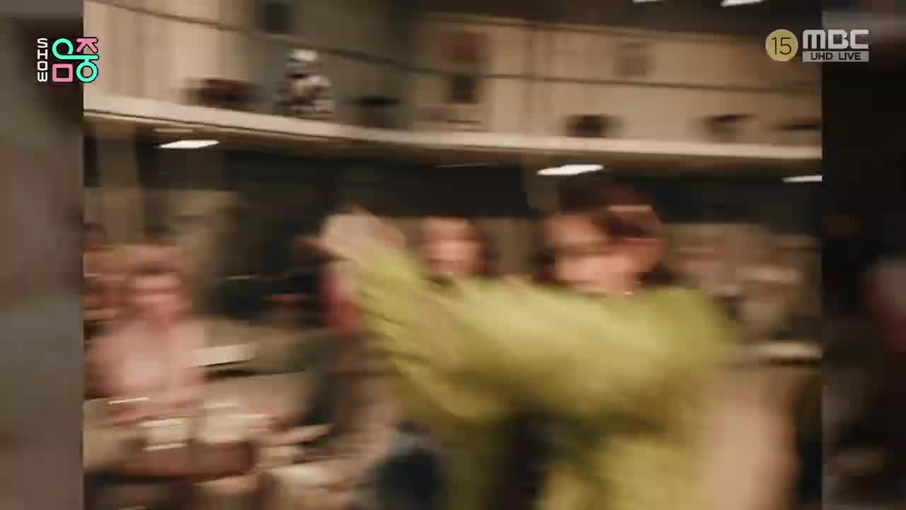 251004 MBC UHD Music Core izna - Mamma Mia