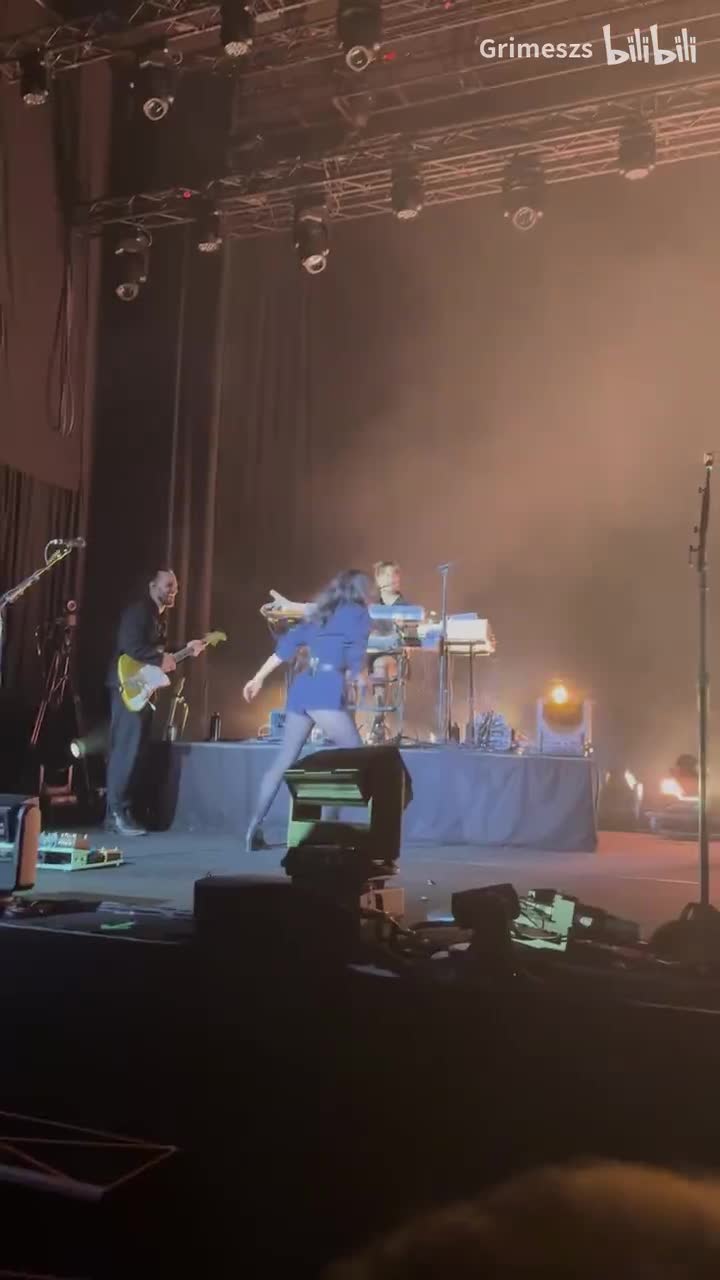 New York(Crowdsurfs)