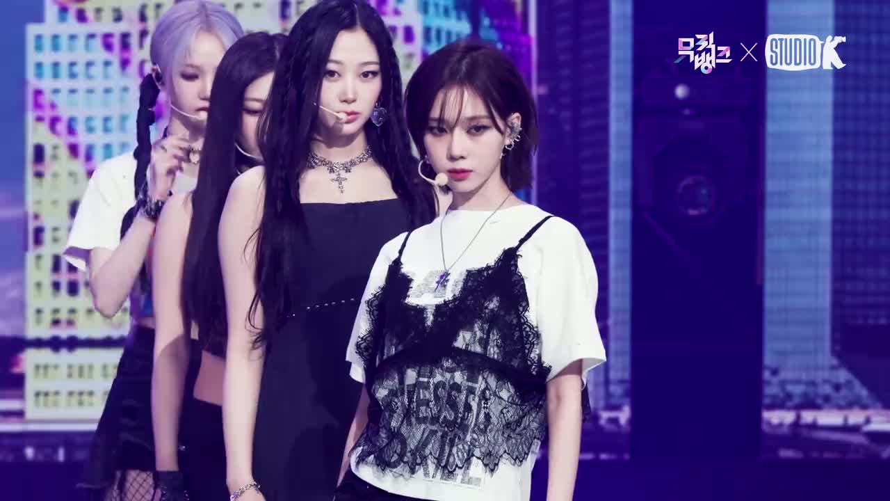 [얼빡직캠 4K] 에스파 윈터 'Spicy' (aespa WINTER Facecam) @뮤직뱅크(Music Bank) 230519