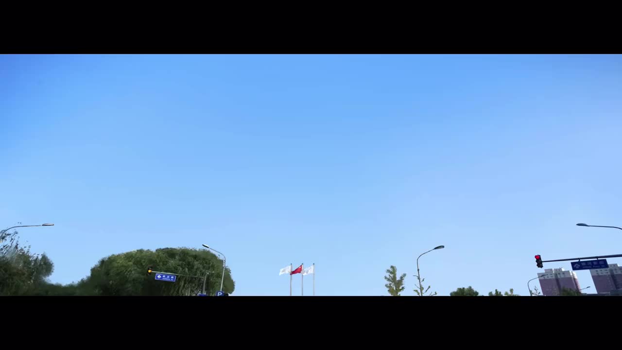 《奥小信来进博》