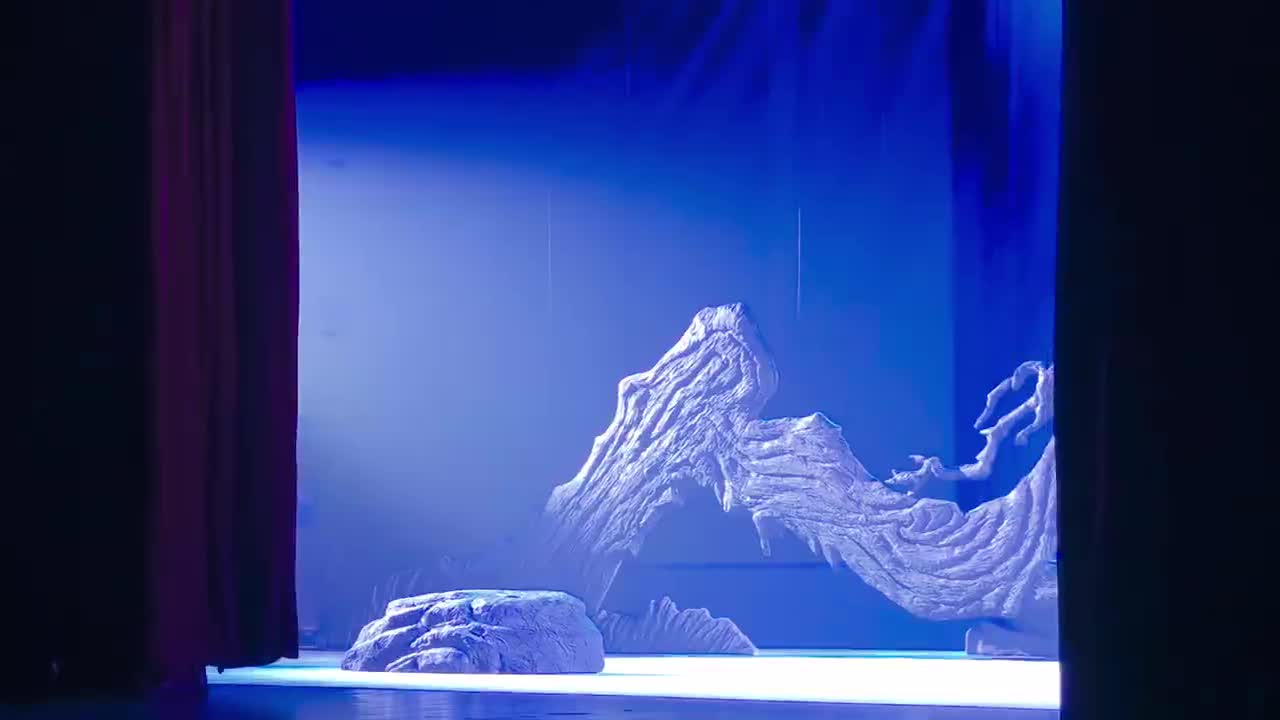 恨恶贼强行夺子在亡夫坟