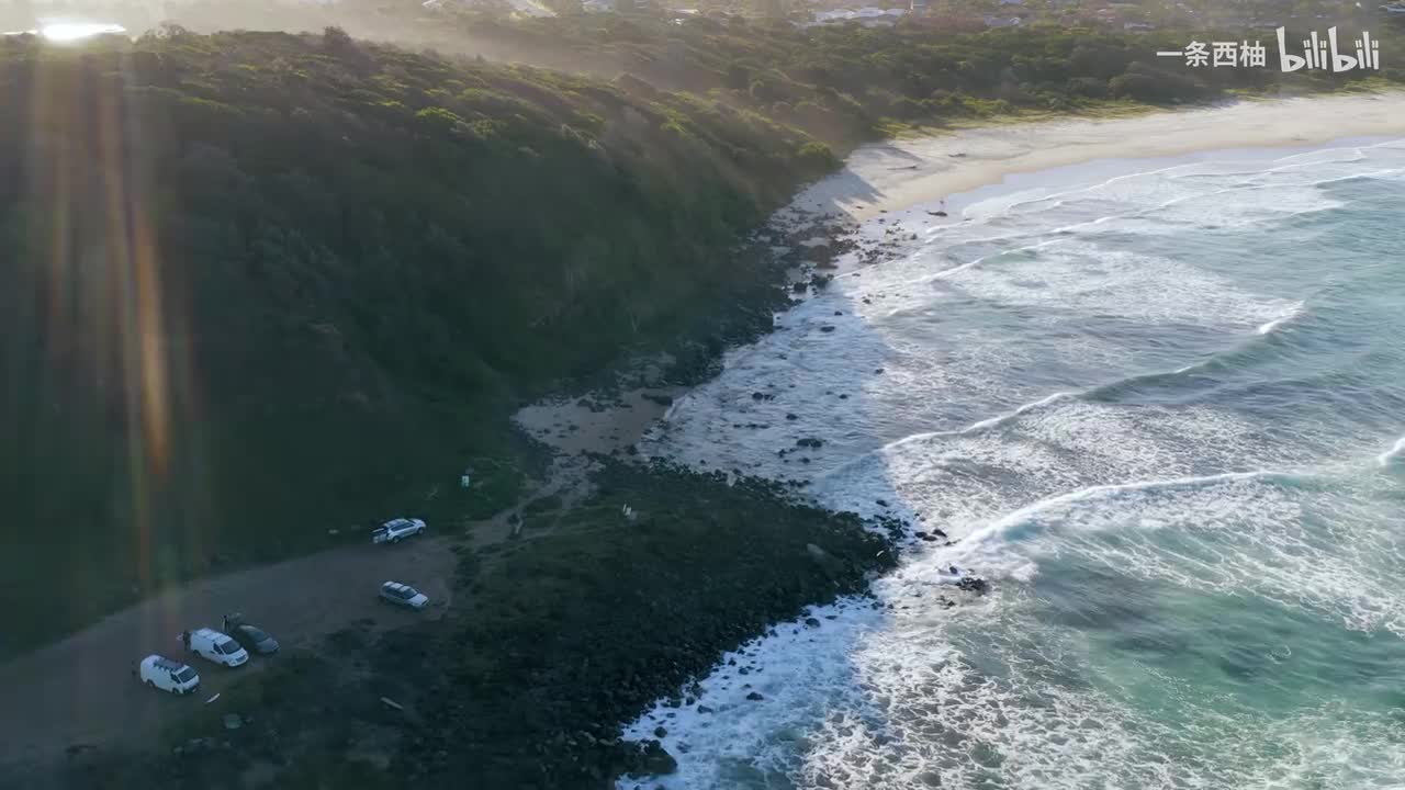 航拍绝美海滩边 (1)