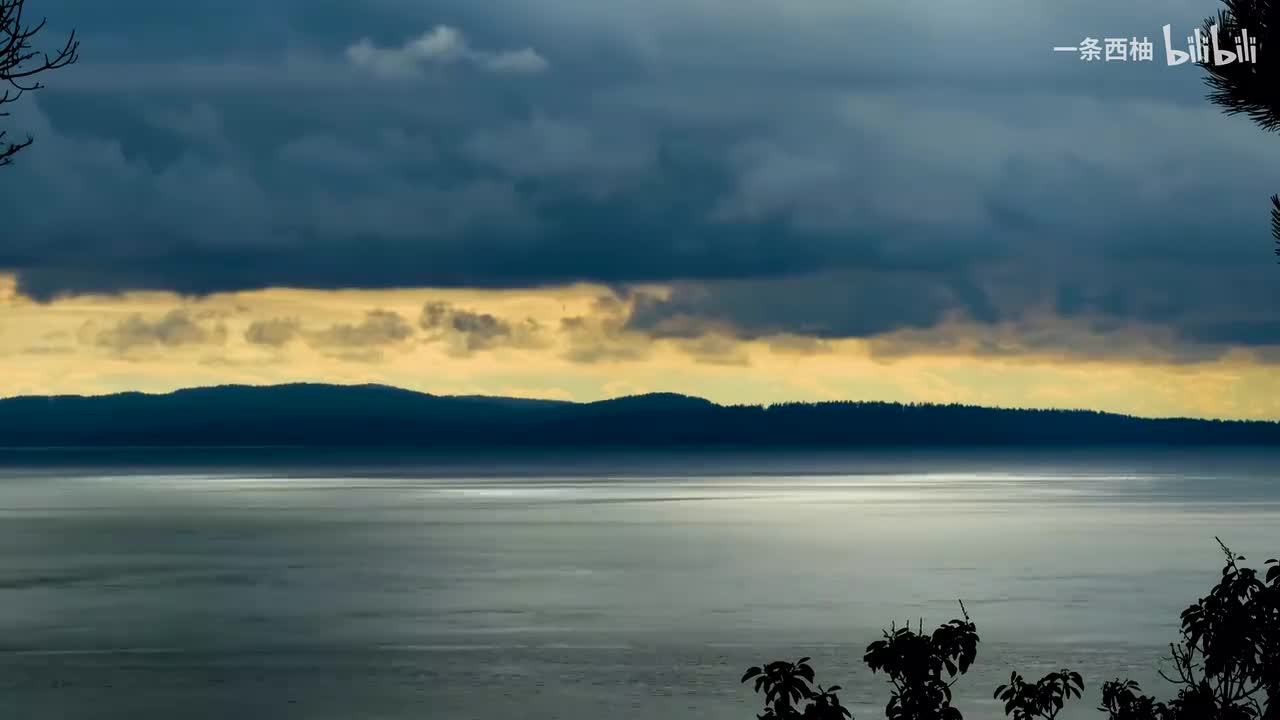 湖面天空云层意境