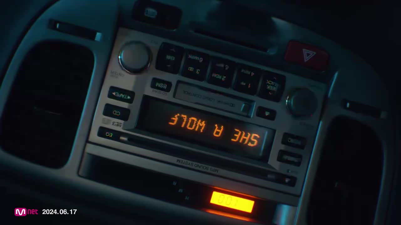 She A Wolf（Performance Video)