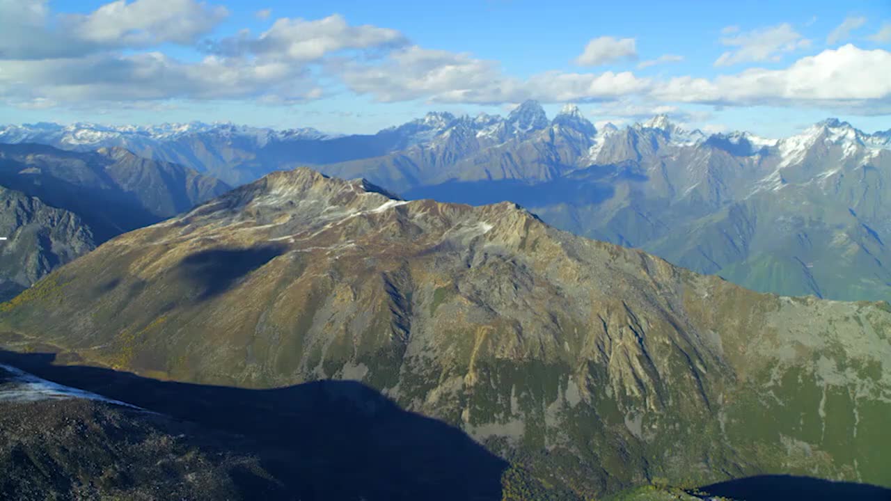 Amazing China 美丽中国 16.贡嘎雪山下的五色彩池