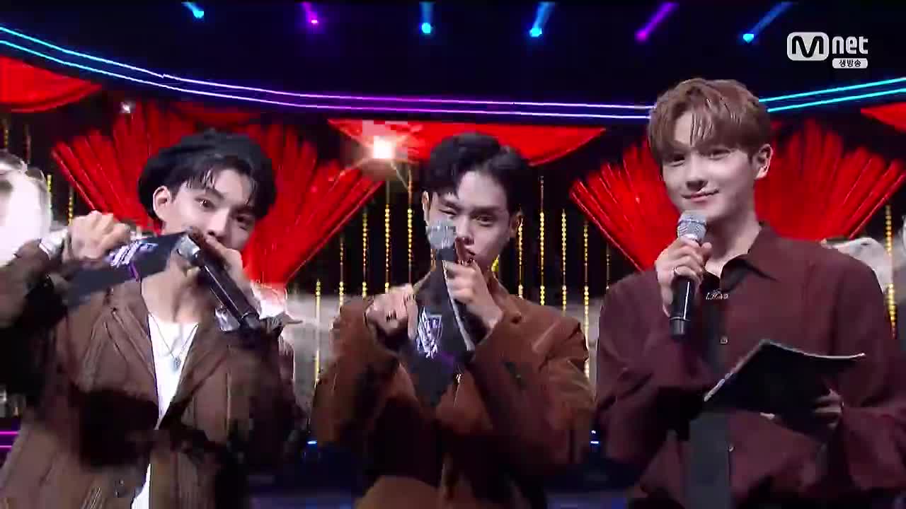 EVERGLOW - UNTOUCNABLE + LA DI DA (200924 Mnet M!Countdown)