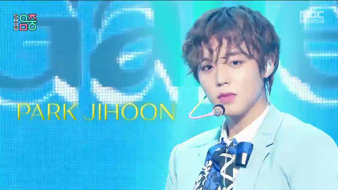 210814 MBC Music Core Somi - DUMB DUMB