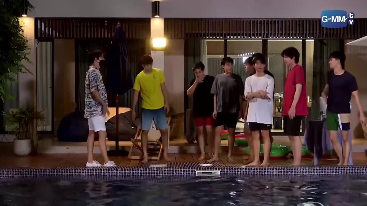 第六天晚上leo老大哥带大家泳池跳舞cut