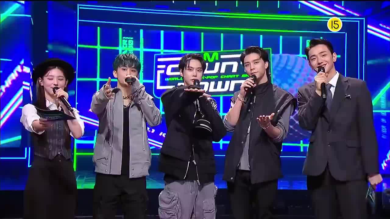 210930 Mnet M!Countdown ITZY - LOCO