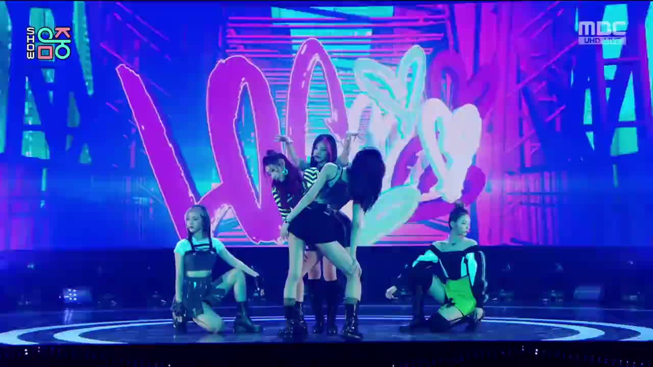 211002 MBC UHD Music Core ITZY - LOCO