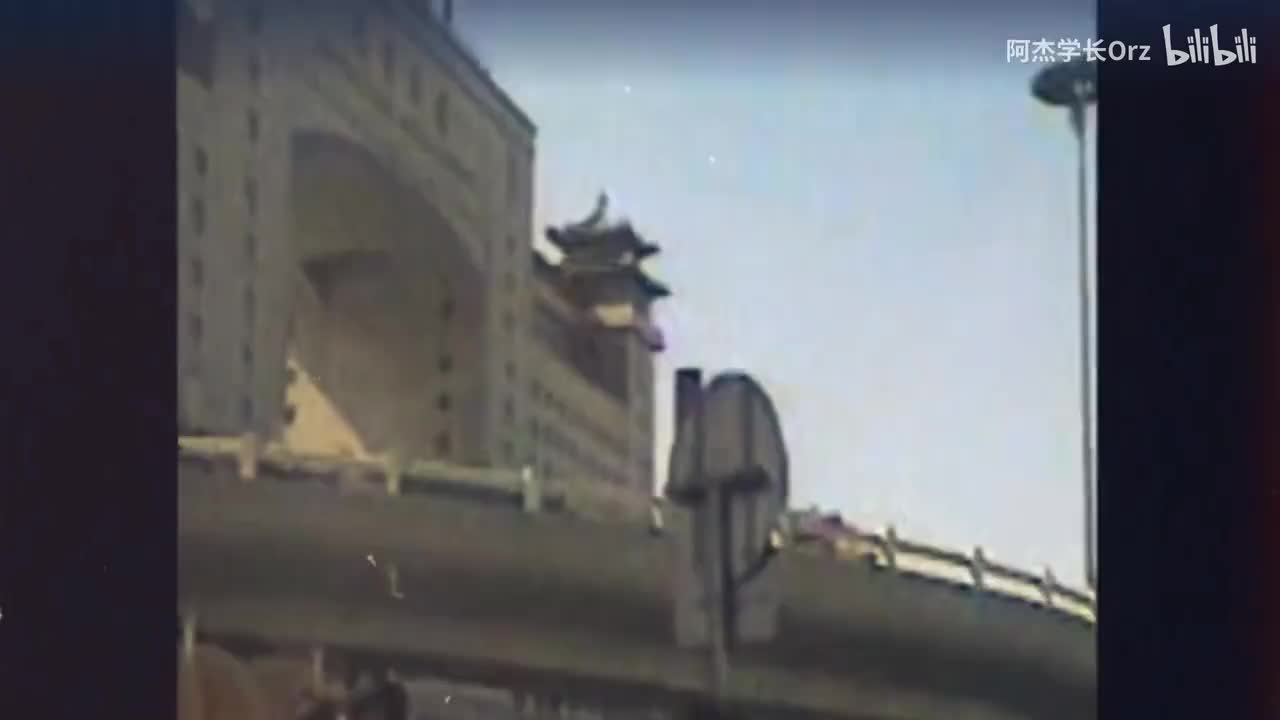 15秒90年代火车站画面