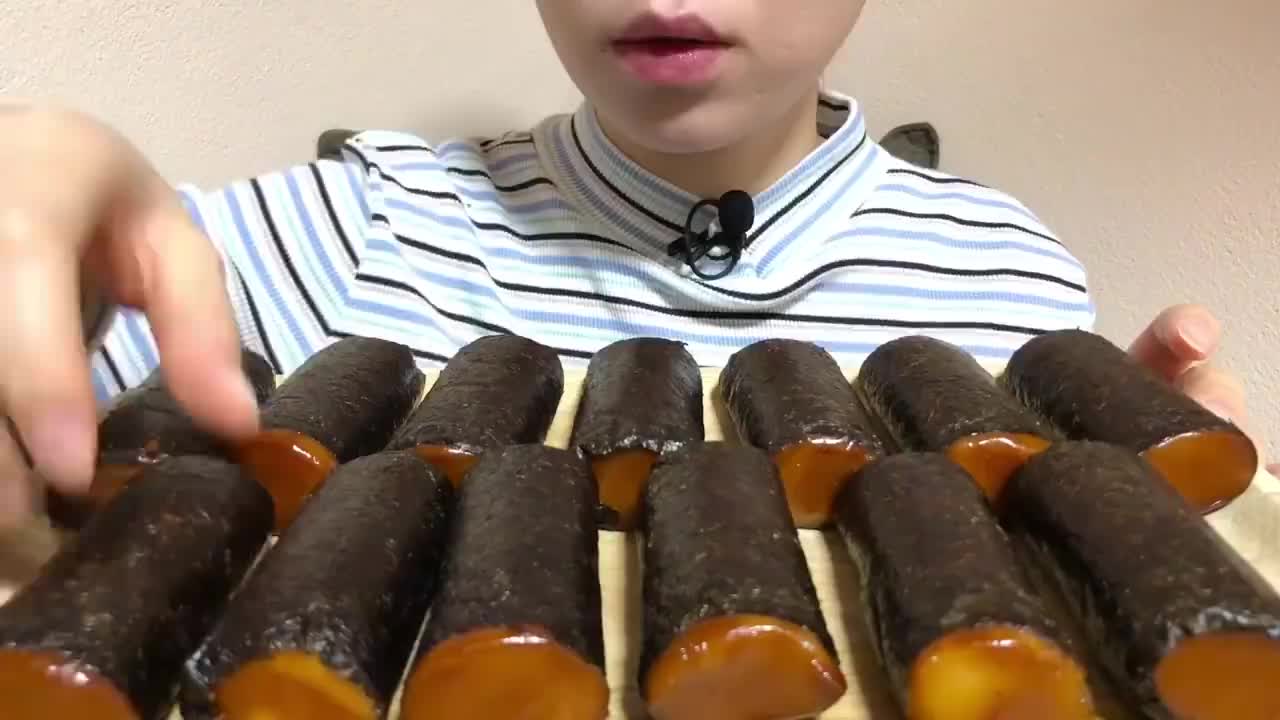《Eating sounds》海苔巻き餅!Rice cake wrapped with nori seaweed