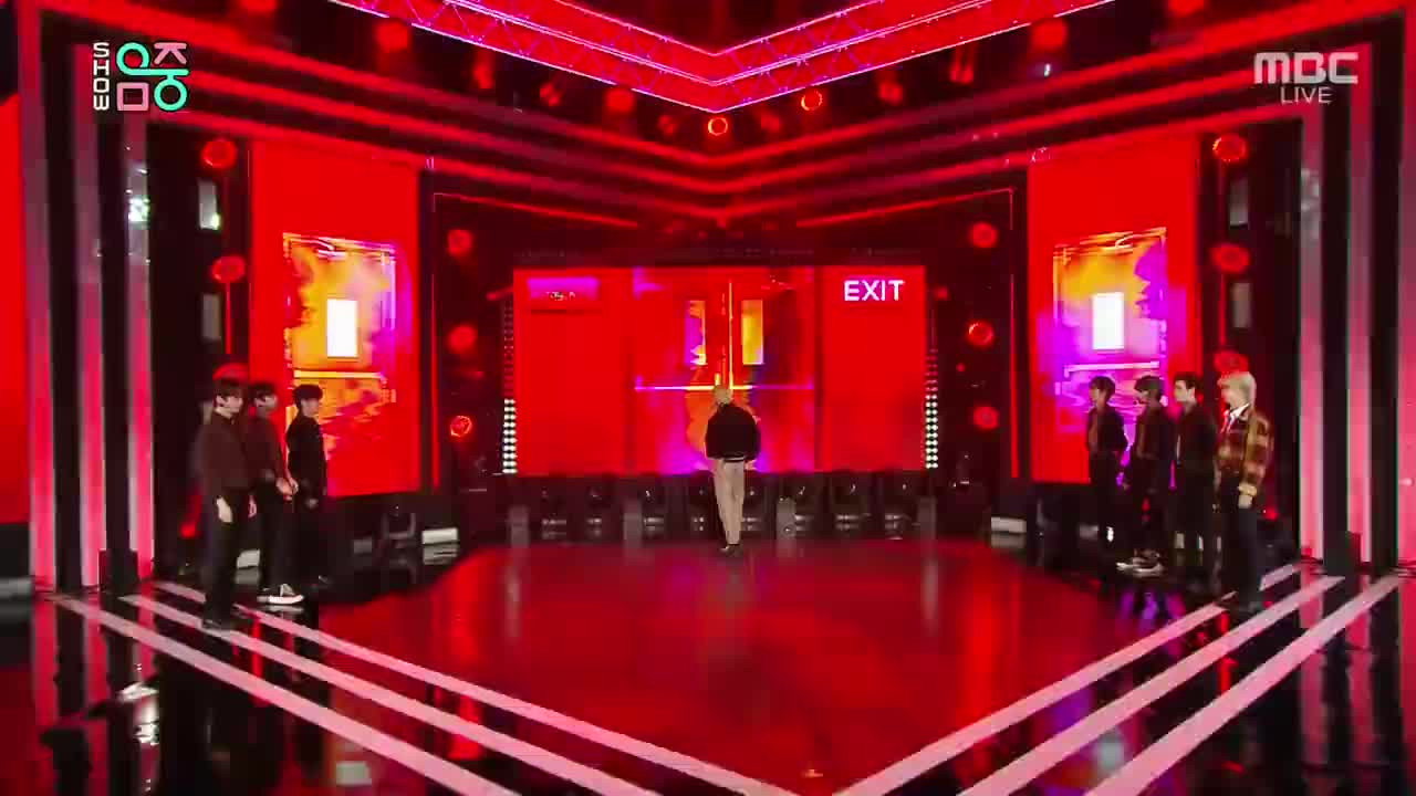 Stray Kids - Back Door (201017 MBC Show Music Core)