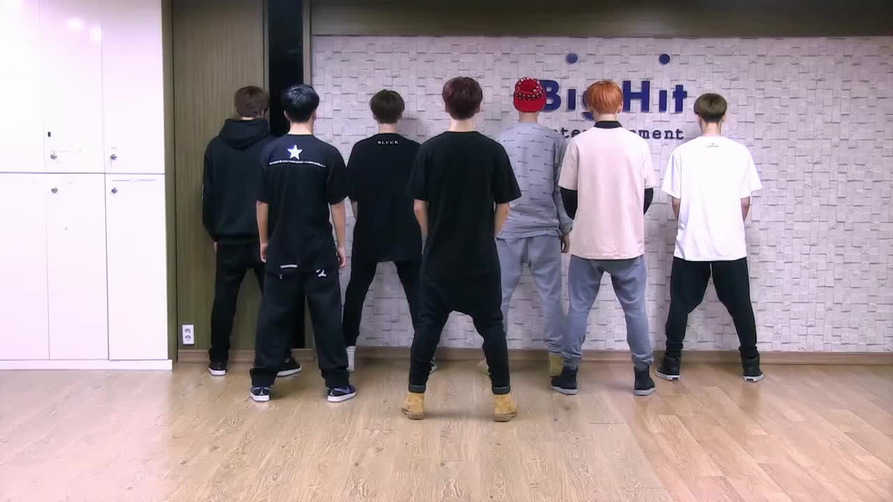 08BTS-Boy In Luv 练习室