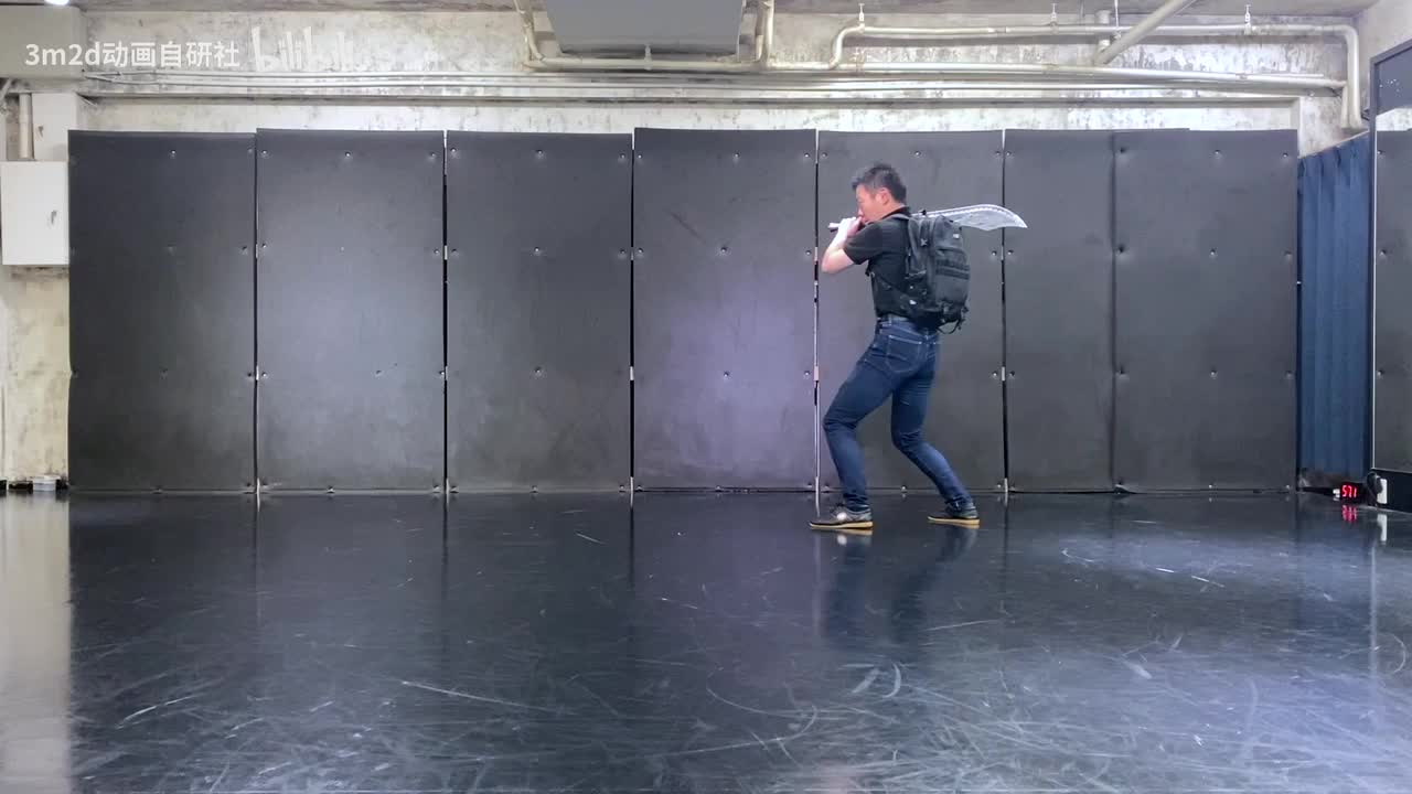 【重武器（HEAVY）】前上步横劈