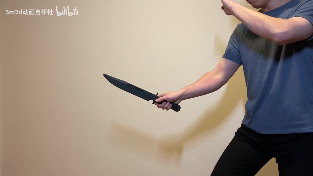 【特写（Close-up）】匕首朝向转换（外侧向后方旋转→正手变反手）