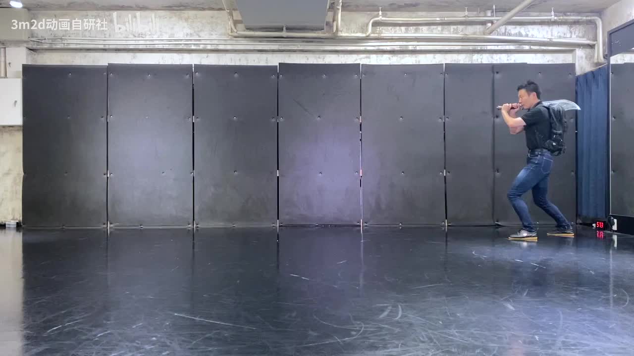 【重武器（HEAVY）】脚踢接刀劈接旋转重击