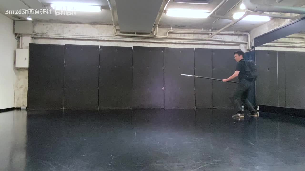 【长武器(LongWeapon)】直刺→竖劈→上挑