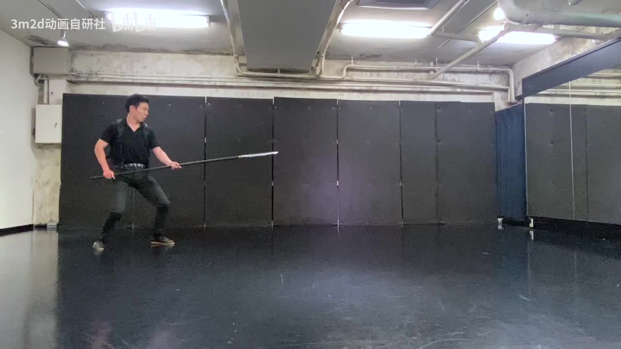 【长武器(LongWeapon)】直刺x2→后跳