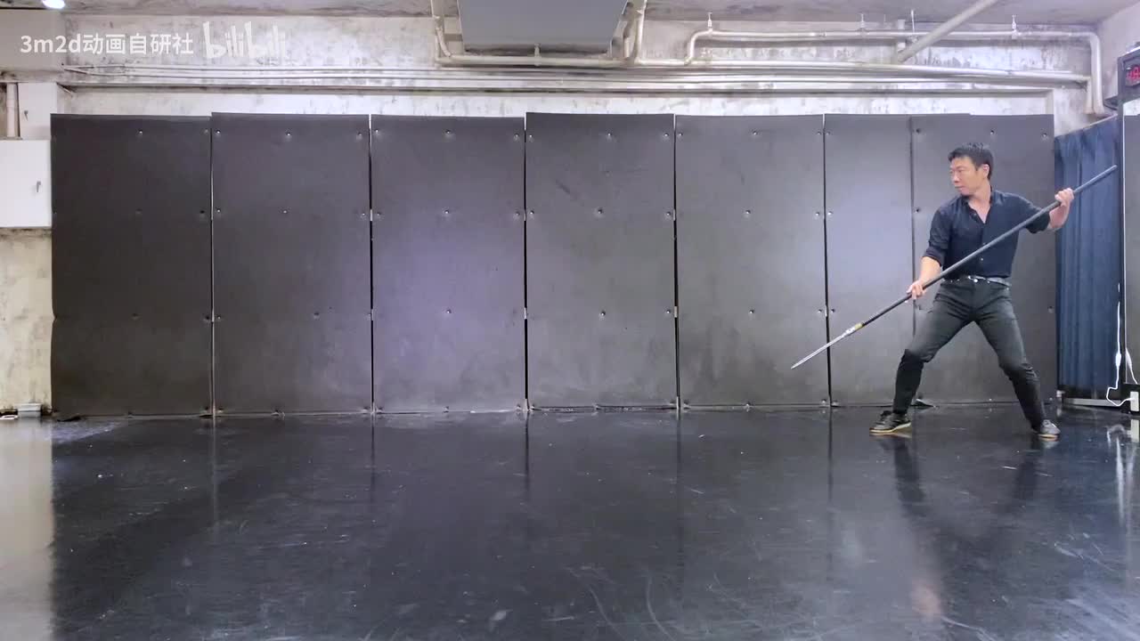 【长武器(LongWeapon)】直刺→头上横扫→横扫