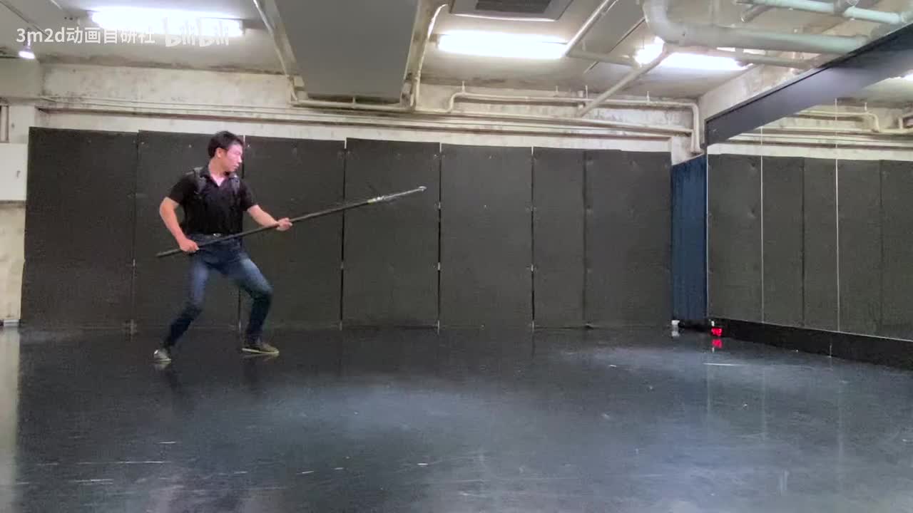 【长武器(LongWeapon)】直刺→360°旋转→横扫（下盘）