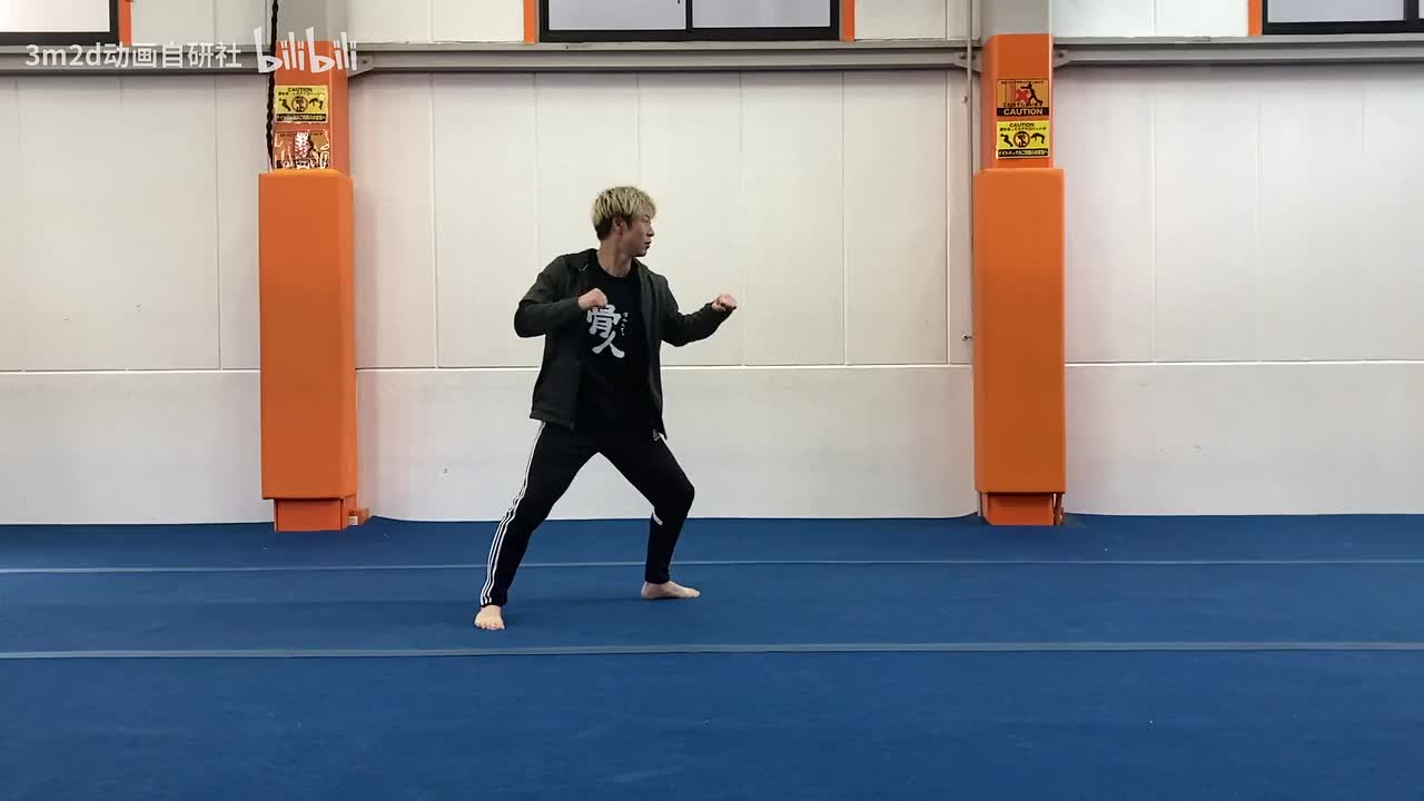 【拳】旋转→摆拳（重）