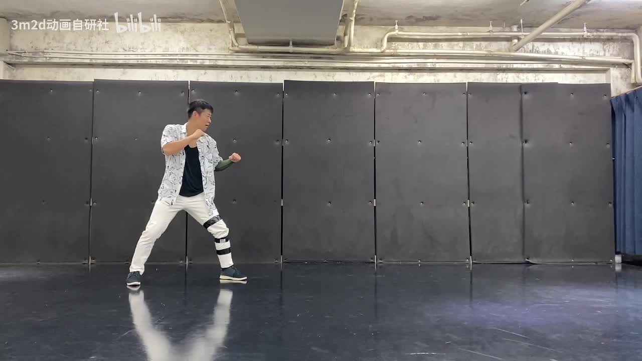【拳】蓄力（下蹲）→上勾拳（跳起）