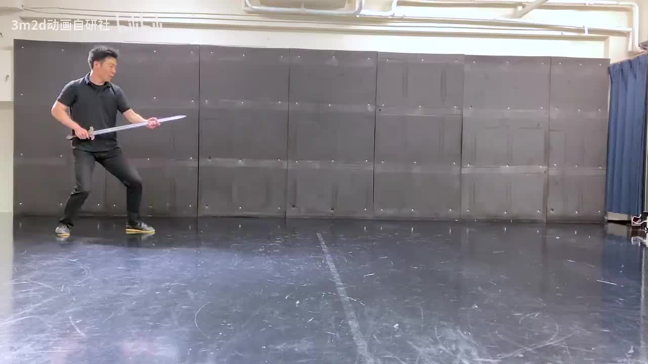 【剑】直刺（握刃）x2→脚踢→剑柄攻击（破防）→横掠x3