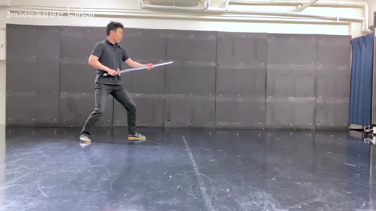 【剑】躲避→直刺→横掠→360°旋转→横掠