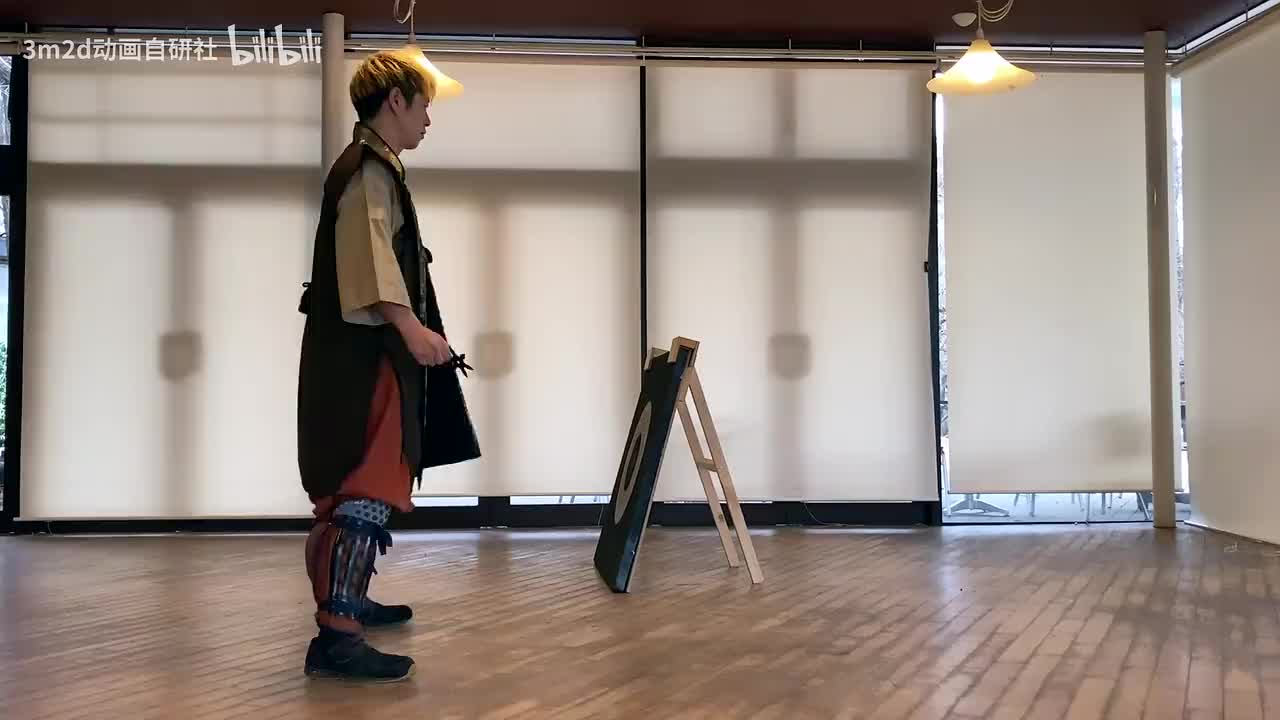 【暗器】侧空翻空中掷出