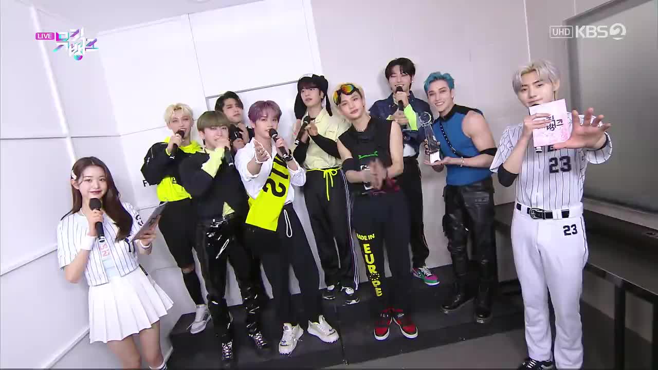 220401 KBS UHD Music Bank Stray Kids - MANIAC