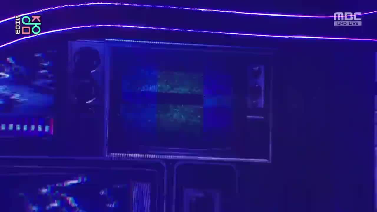220409 MBC UHD Music Core NCT DREAM - Glitch Mode