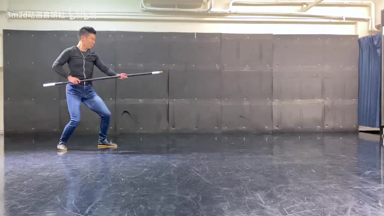 【棍】攻击→头顶转棍→直刺