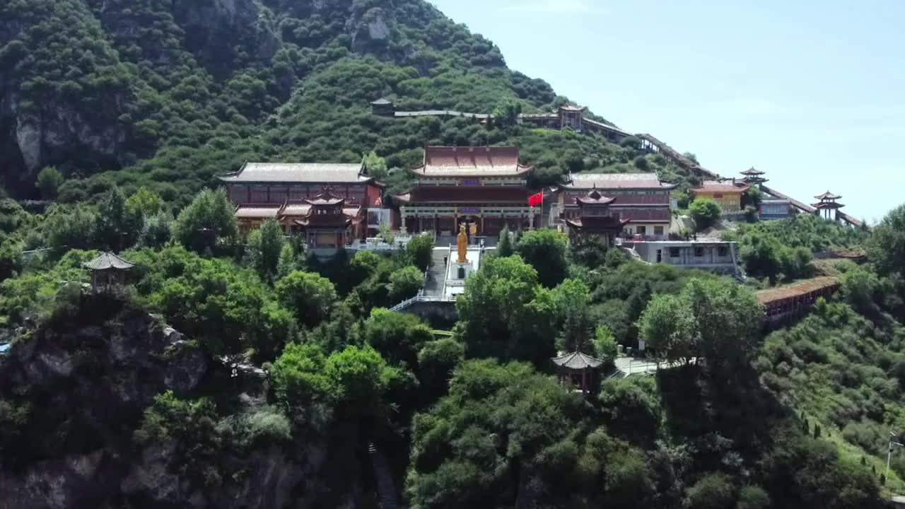 老爷山上的刺玫花