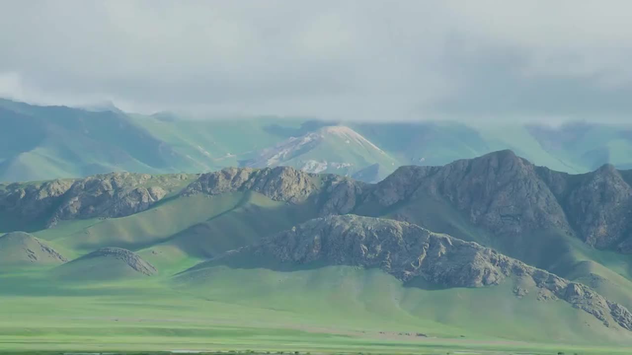 23、天山下的巨大草原 Amazing China-The Vast Grassland under the Tianshan Mount
