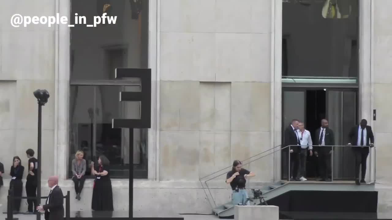 Lisa 金泰亨 朴宝剑 CELINE2023春夏男装秀巴黎时装周 220627