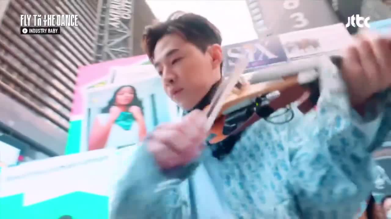 Industry baby纽约时代广场