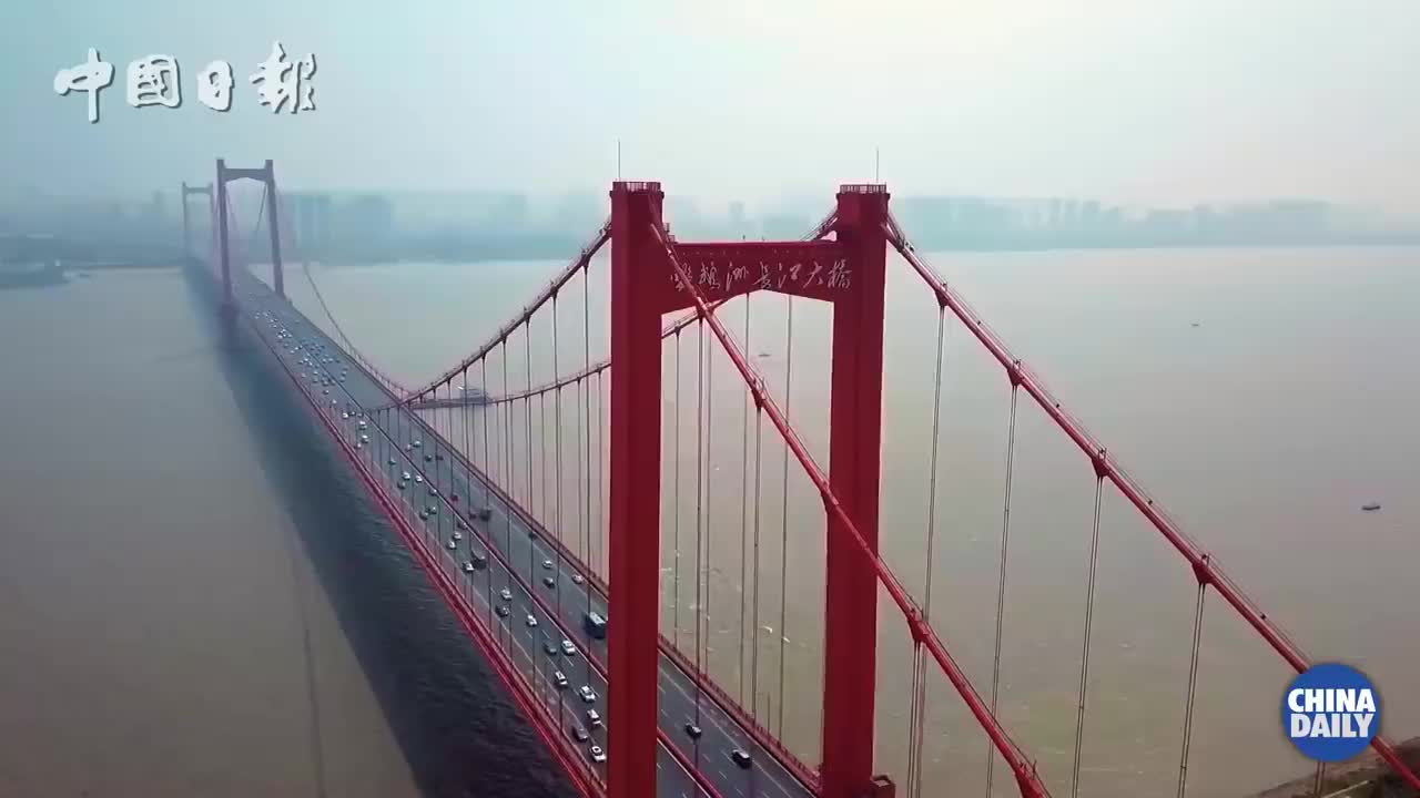 12、Driving gut drones in China’s Hollywood for livestreamers